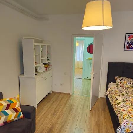 Savski Trg Stefan Nemanja Waterfront * Белград